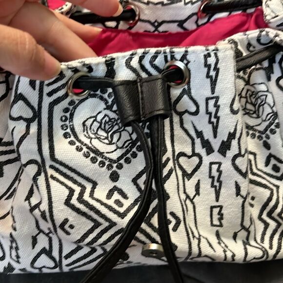 Betsyville Backpack black and white Aztec design - Picture 5 of 8